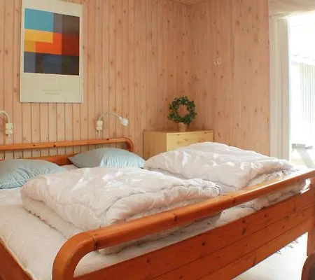 Four-bedroom Holiday In 50 *