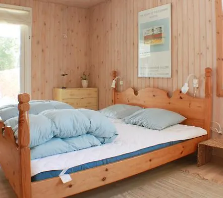 Four-bedroom Holiday In 50